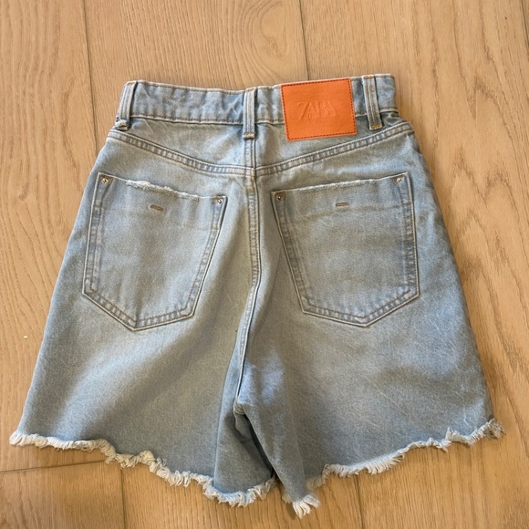 Zara Light Wash High Waist Distressed Denim Shorts - 0 - Picture 3 of 4